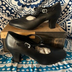 Leo New York T-strap character shoe size: 8.5M